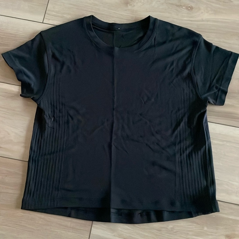 Lululemon Tee - slight mesh